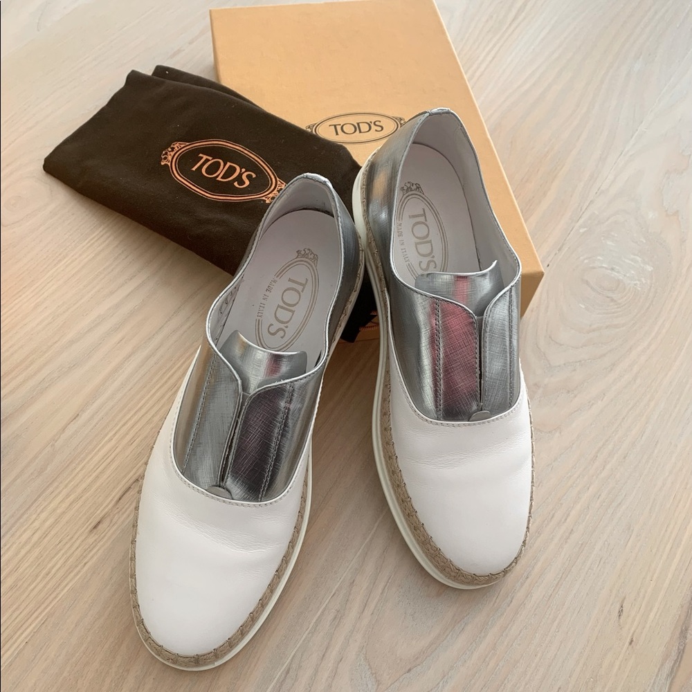 Tod’s Womans Espadillas/Drivers with rubber grip soles. White/Metallic